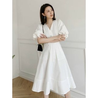 ĐẦM TRẮNG CỔ V TÙNG XÒE DỰ TIỆC