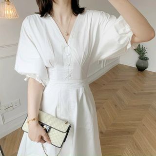 ĐẦM TRẮNG CỔ V TÙNG XÒE DỰ TIỆC