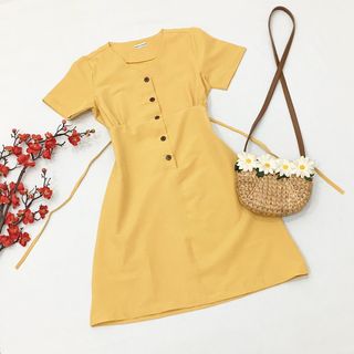 ĐẦM VÀNG NHẠT CỔ V