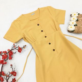 ĐẦM VÀNG NHẠT CỔ V