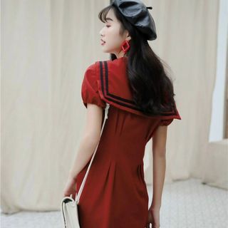 ĐẦM ĐỎ VIỀN ĐEN