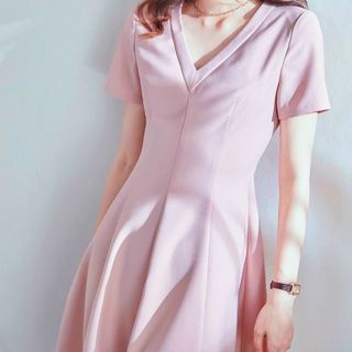 ĐẦM HỒNG CỔ V BASIC