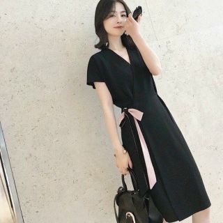 ĐẦM ĐEN PHỐI NƠ HỒNG