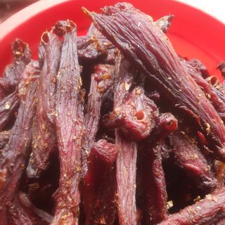 Thịt lợn gác bếp nhà làm đảm bảo thơm ngon
