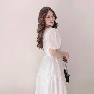 ĐẦM TRẮNG CỔ VUÔNG TẦNG