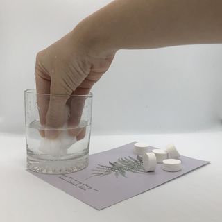 Khăn giấy nén dạng viên kẹo likado 200 viên