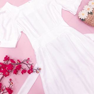 ĐẦM TRẮNG SUÔNG DÀI CỔ VUÔNG
