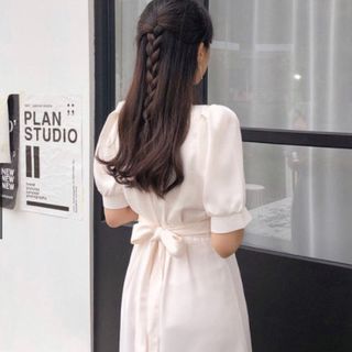ĐẦM TRẮNG SUÔNG DÀI CỔ VUÔNG