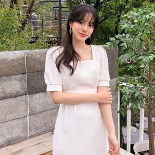 ĐẦM TRẮNG SUÔNG DÀI CỔ VUÔNG