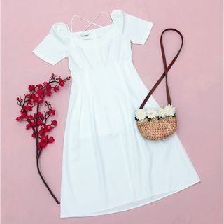 ĐẦM TRẮNG CHÉO DÂY FORM DÀI