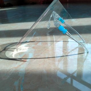 Kính phòng dịch giá hạt rẻ