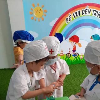 sỉ bộ bác sĩ bé mầm non gồm áo + mũ giá rẻ