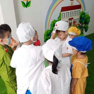 sỉ bộ bác sĩ bé mầm non gồm áo + mũ giá rẻ