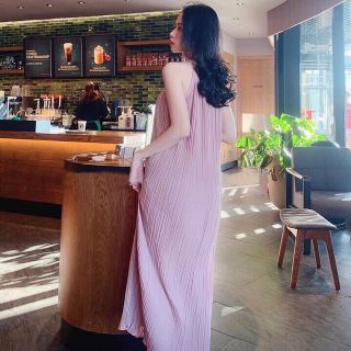 ĐẦM YẾM DẬP LI HỒNG