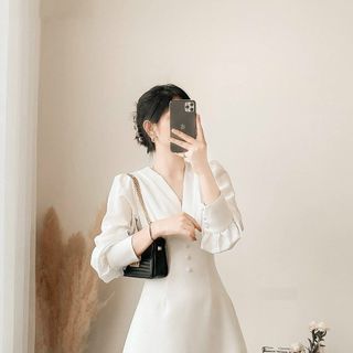 ĐẦM TRẮNG CỔ V NÚT BỌC TAY DÀI