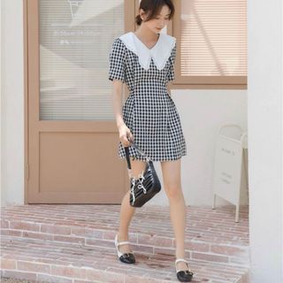 ĐẦM CARO CỔ BÈO THẮT EO 2 MÀU