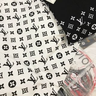 Áo thun trụ phối hoạ tiết