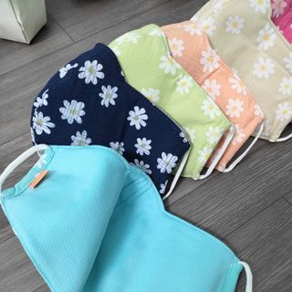 khẩu trang vải tôn hoa cao cấp 3 lớp 2 mặt mềm mịn không xù