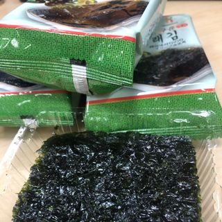 Rong biển (lá kim) Hàn Quốc nhập khẩu chính hãng 1 lốc 16 gói