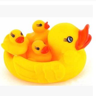 Đồ chơi thả bồn tắm bóp kêu cho bé thích thú tắm.