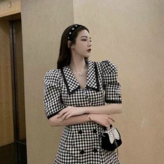 ĐẦM VÁY CARO ĐEN CỔ VEST