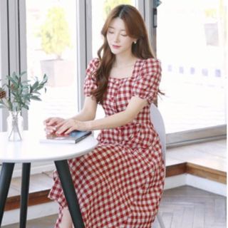 ĐẦM VÁY CARO ĐỎ NÚT BỌC