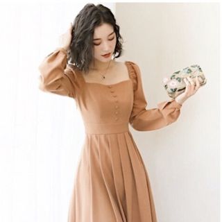 ĐẦM VÁY TAY DÀI CỔ VUÔNG 2 MÀU