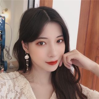 Khuyên tai hoa trắng Hàn Quốc dáng dài