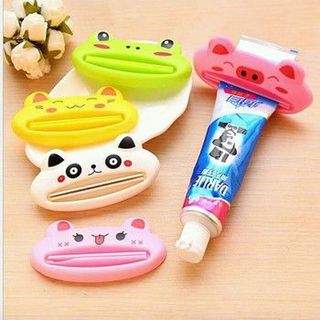 Dụng cụ nặn kem đánh răng