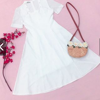 ĐẦM TRẮNG CỔ NÚT NGỌC