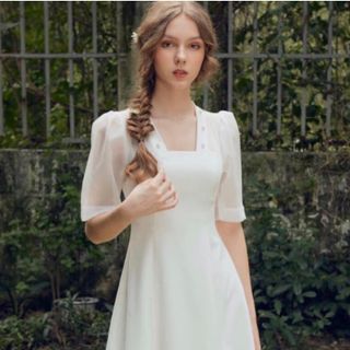 ĐẦM TRẮNG CỔ NÚT NGỌC