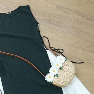 ĐẦM ĐEN PHỐI TRẮNG FLYDRESS
