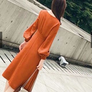 ĐẦM CAM CỔ VUÔNG TAY DÀI