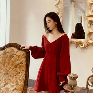 ĐẦM ĐỎ CỔ V TAY DÀI NÚT BỌC