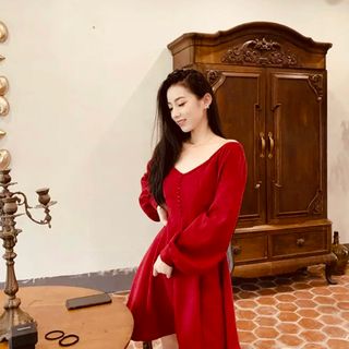 ĐẦM ĐỎ CỔ V TAY DÀI NÚT BỌC