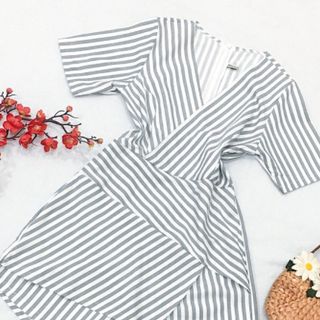 JUMPSUIT SỌC XÁM LỆCH TÀ