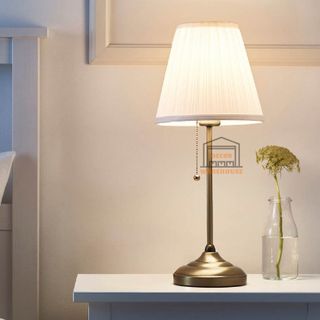 Đèn ngủ giật dây để bàn chân đồng, đèn màu vàng ấm