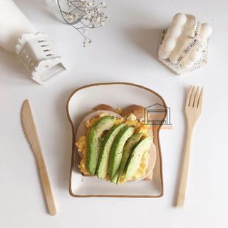 Dĩa sứ trắng hình bánh SANDWICH viền nâu
