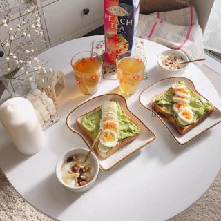 Dĩa sứ trắng hình bánh SANDWICH viền nâu