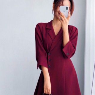 ĐẦM CỔ VEST TAY LỠ 2 MÀU