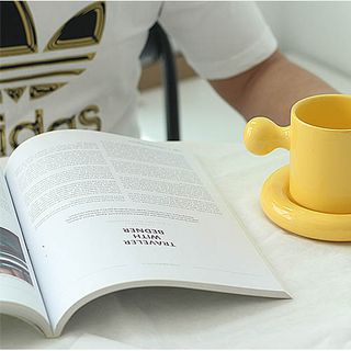 Ly cốc sứ quai tròn kèm đĩa màu bơ cam vàng 300ml