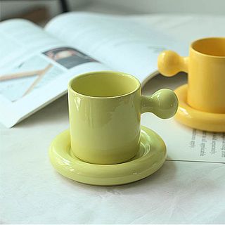 Ly cốc sứ quai tròn kèm đĩa màu bơ cam vàng 300ml