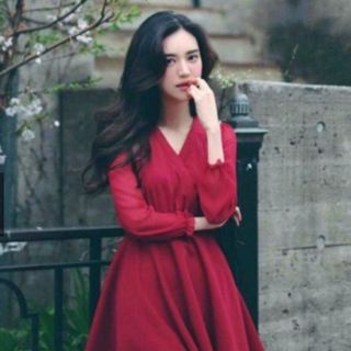ĐẦM ĐỎ TAY DÀI