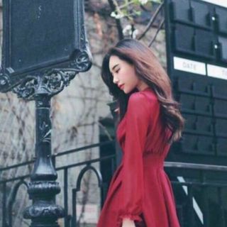 ĐẦM ĐỎ TAY DÀI