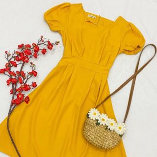 ĐẦM CỔ VUÔNG 2 MÀU CỘT EO