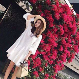 ĐẦM TRẮNG TAY LOA CỔ THỔ CẨM
