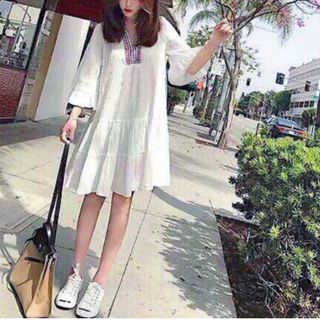 ĐẦM TRẮNG TAY LOA CỔ THỔ CẨM