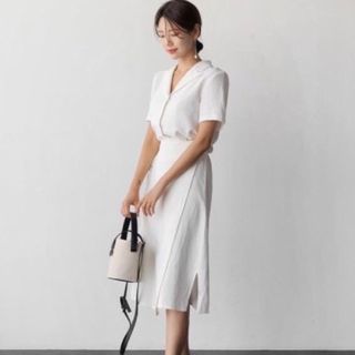 ĐẦM SƠ MI CỔ VEST TRẮNG LỆCH TÀ