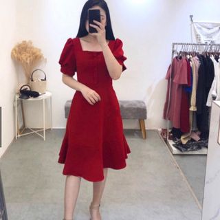 ĐẦM ĐỎ ĐUÔI CÁ CỔ VUÔNG giá sỉ