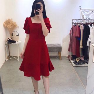ĐẦM ĐỎ ĐUÔI CÁ CỔ VUÔNG